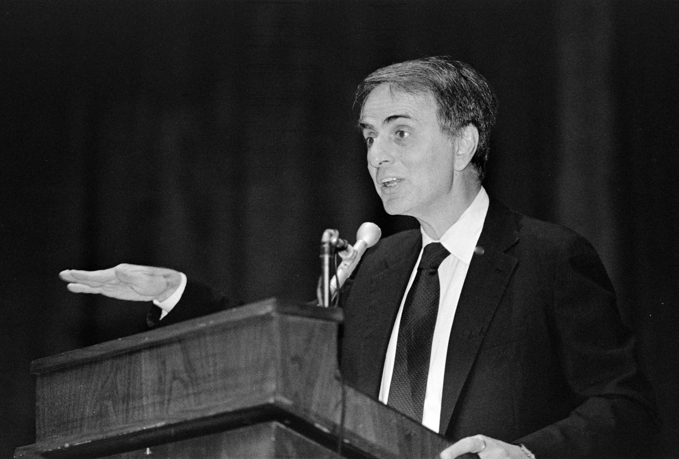 Карл Саган в 1987 году.
