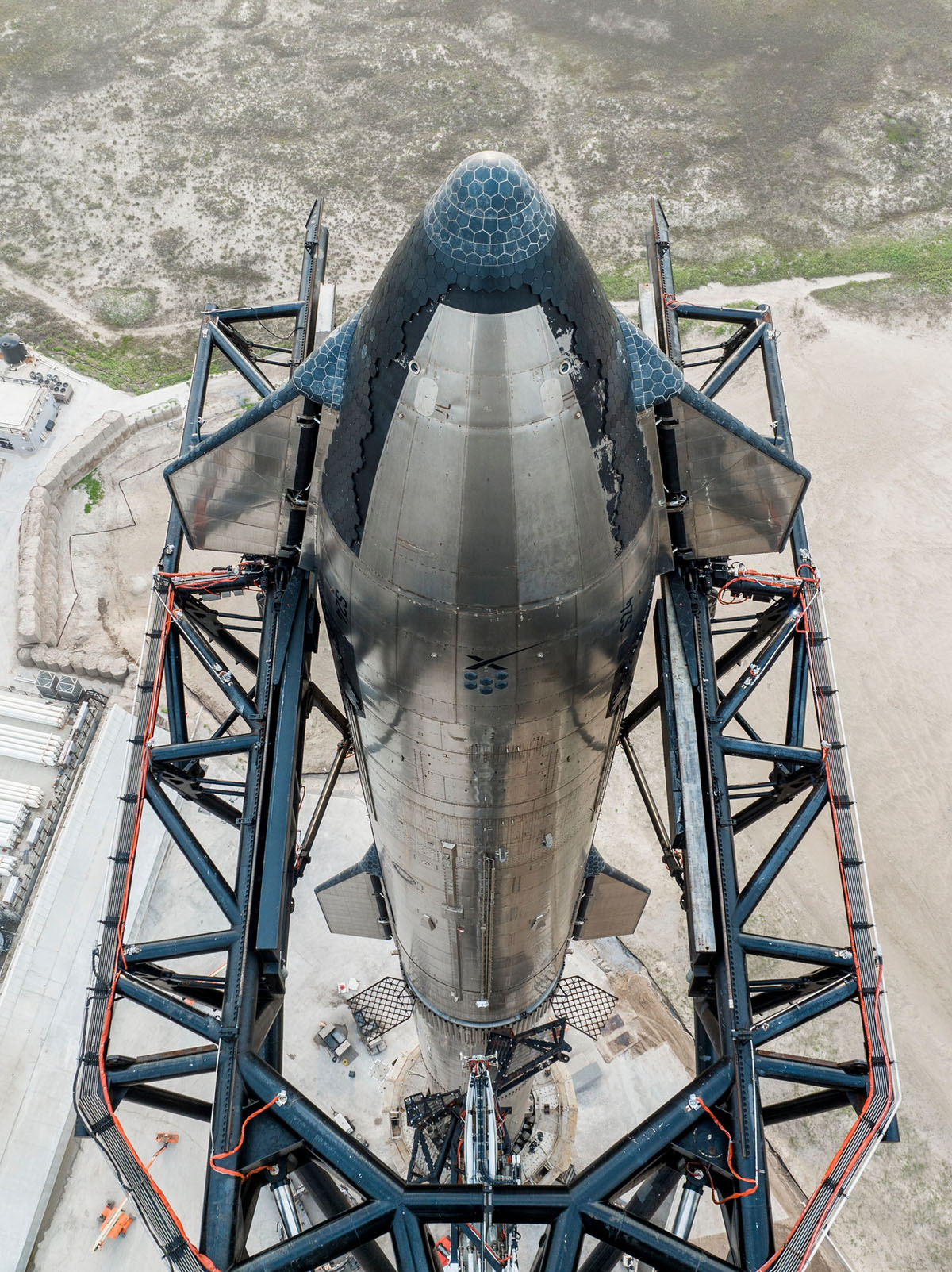 По словам CEO и главного инженера SpaceX Илона Маска, Starship в будущем заменит Falcon 9 и Falcon Heavy, грузовой и пилотируемый Dragon V2.